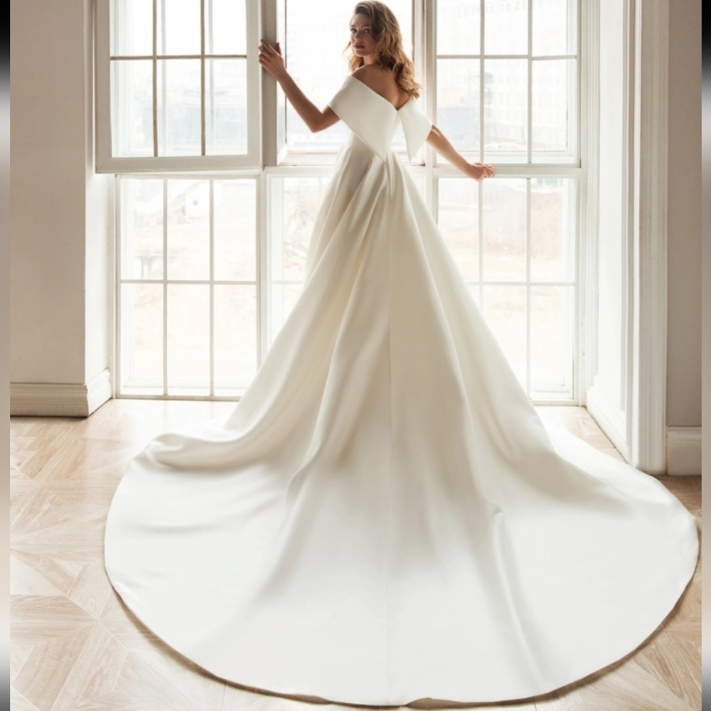 Elegant Off-Shoulder Wedding Dress